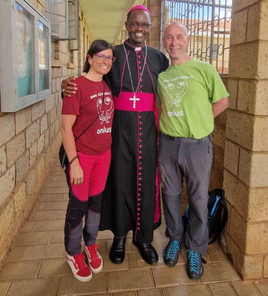 Il presidente Diego Garelli e sua moglie insieme a Mons. Jackson