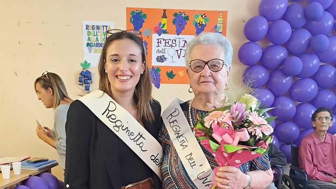 Da un reginetta all'altra, la signora Lucia (93 anni) è la nuova Reginetta dell'Uva della "Don Garneri"