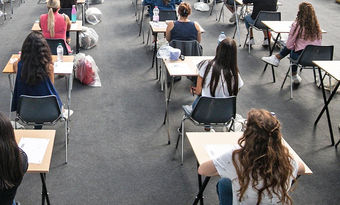 Mancano i test per tutti: 1600 studenti rispediti a casa