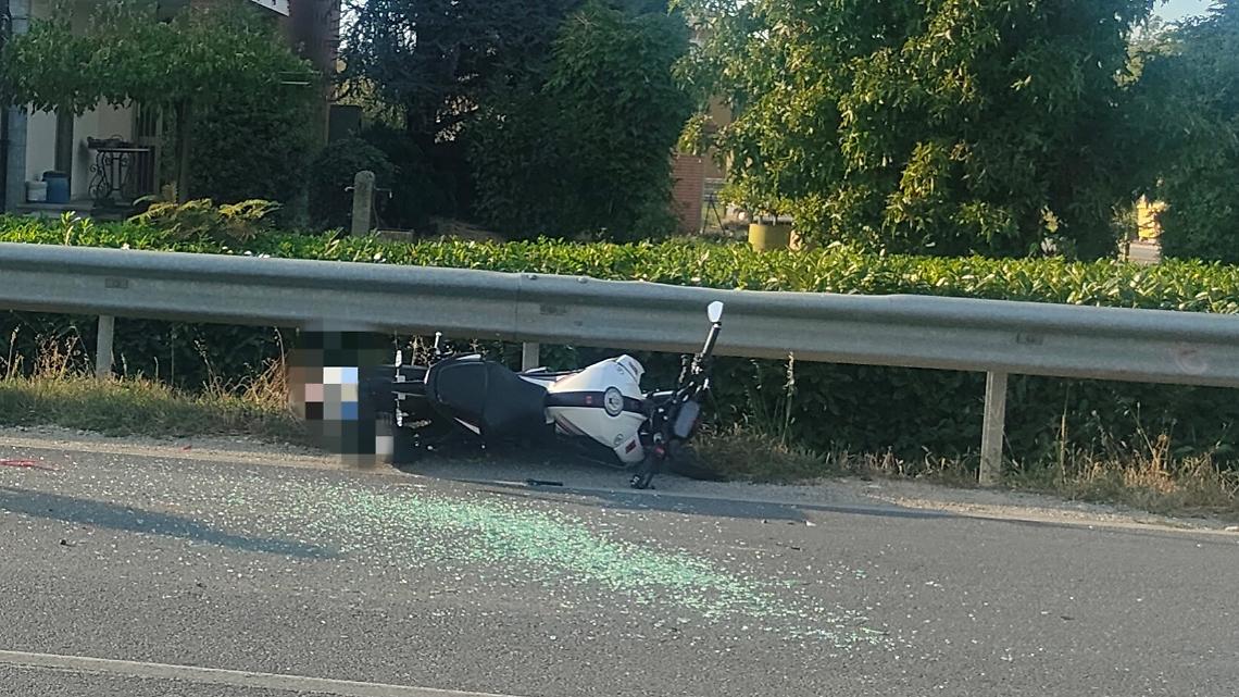 Tamponamento moto e auto alle porte di Carrù 