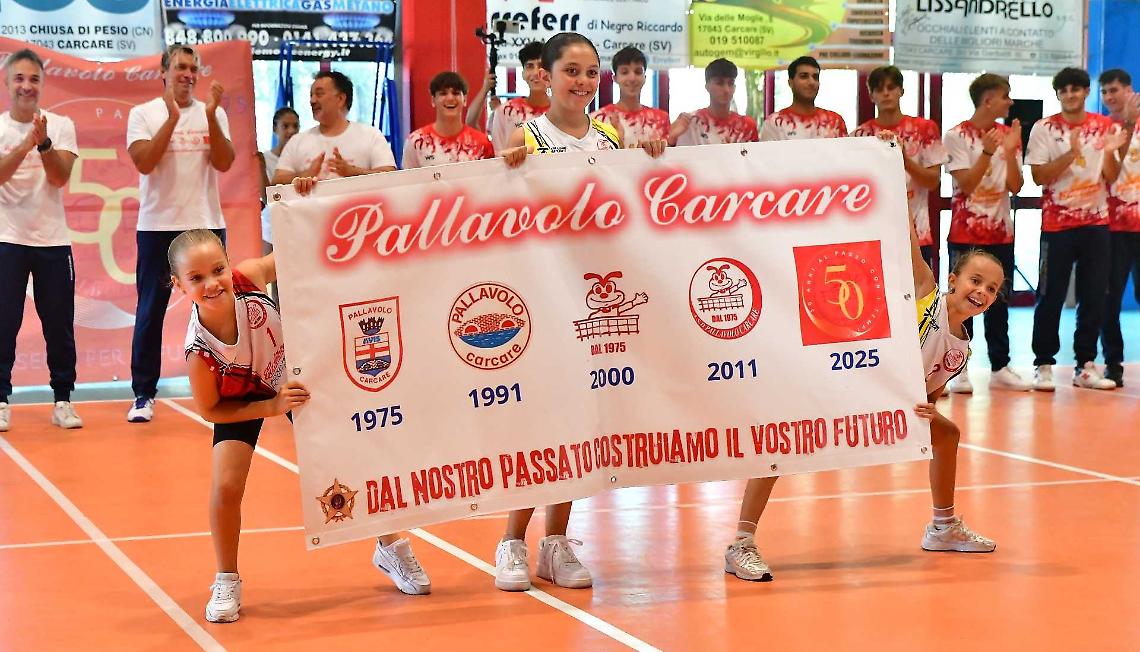 Carcare festeggia 50 anni di volley: il palazzetto intitolato a Stefano Ticineto