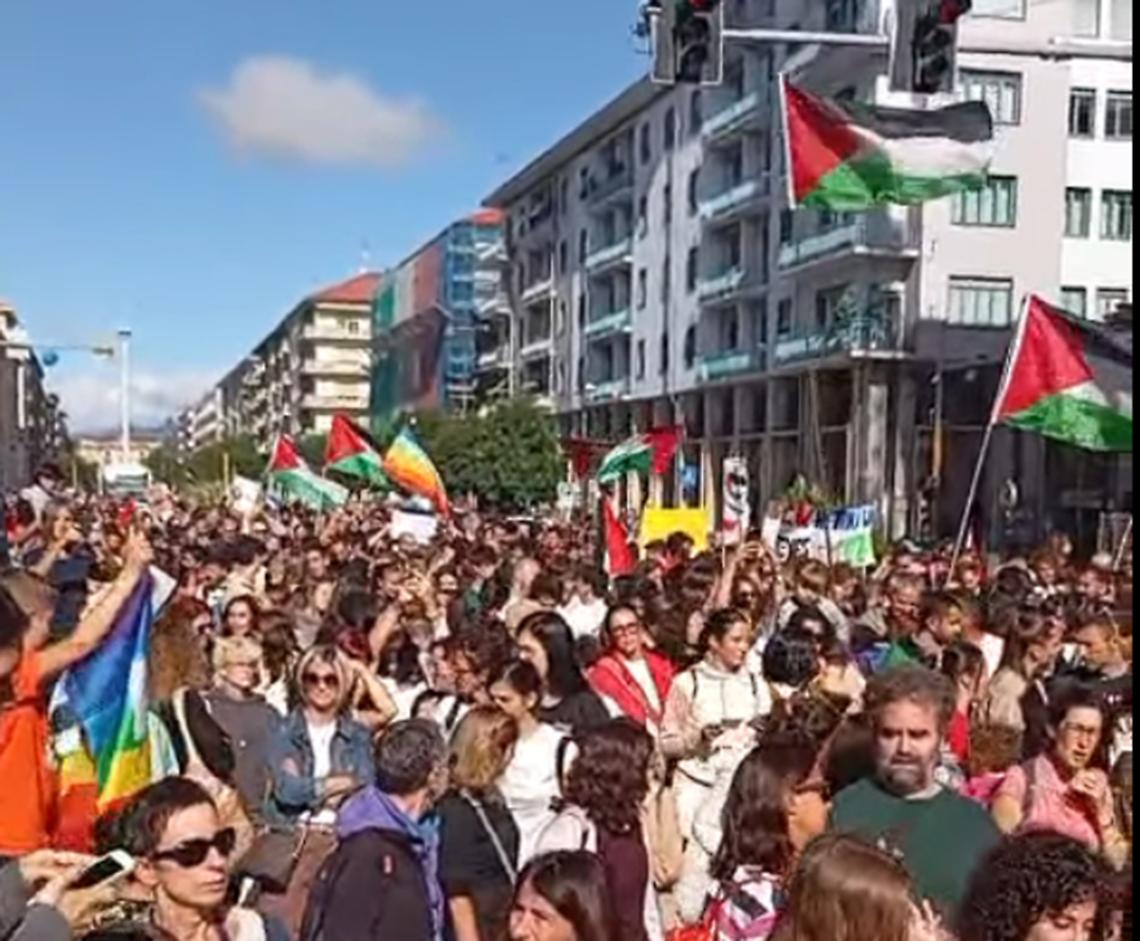 «Dalla parte di Gaza!»: in migliaia in strada a Cuneo per la Palestina