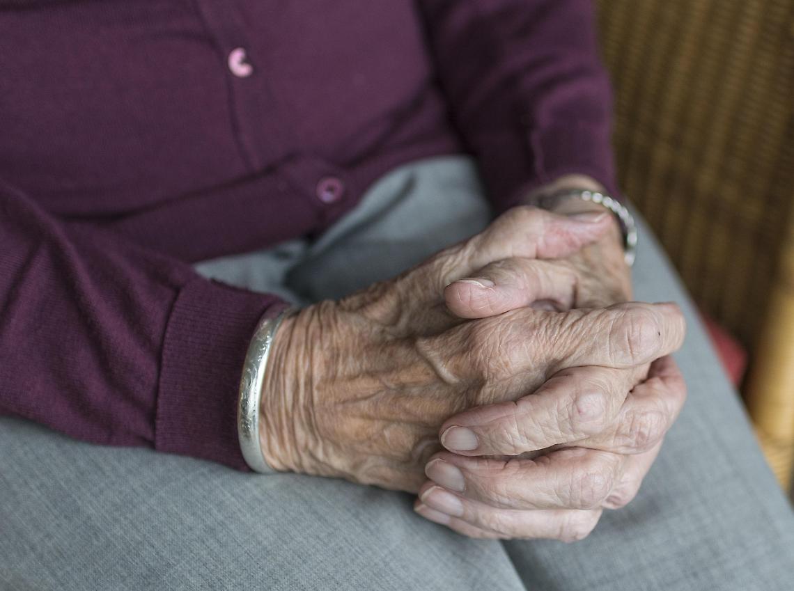 Anziana aggredita in casa, una rapina senza colpevoli