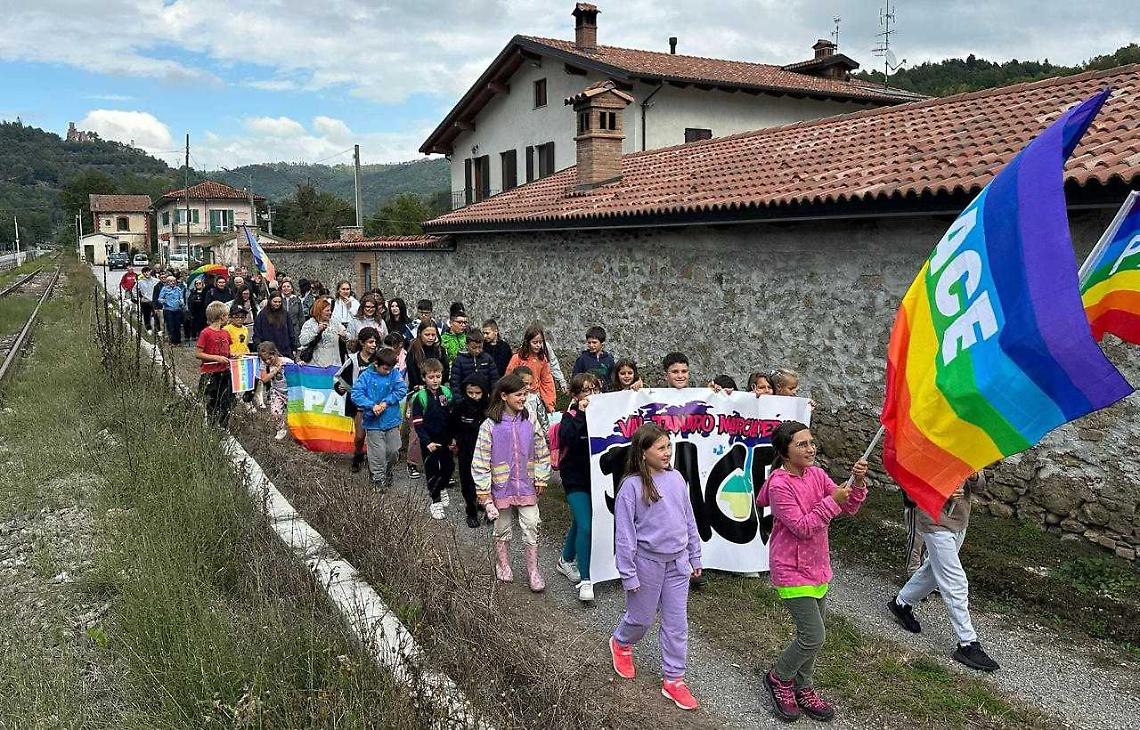 Alta Val Tanaro, la marcia per la pace è partita: “Ogni passo è un gesto di speranza”