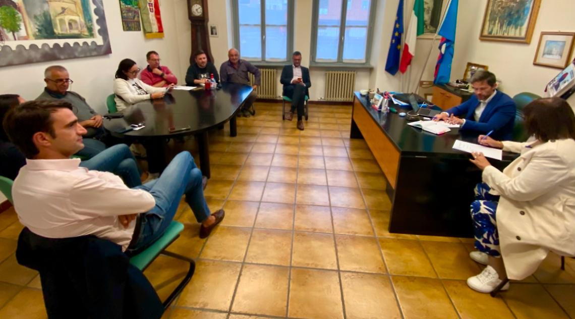 Sì unanime in Consiglio per colonnine elettriche, lavori pubblici ed efficientamento energetico