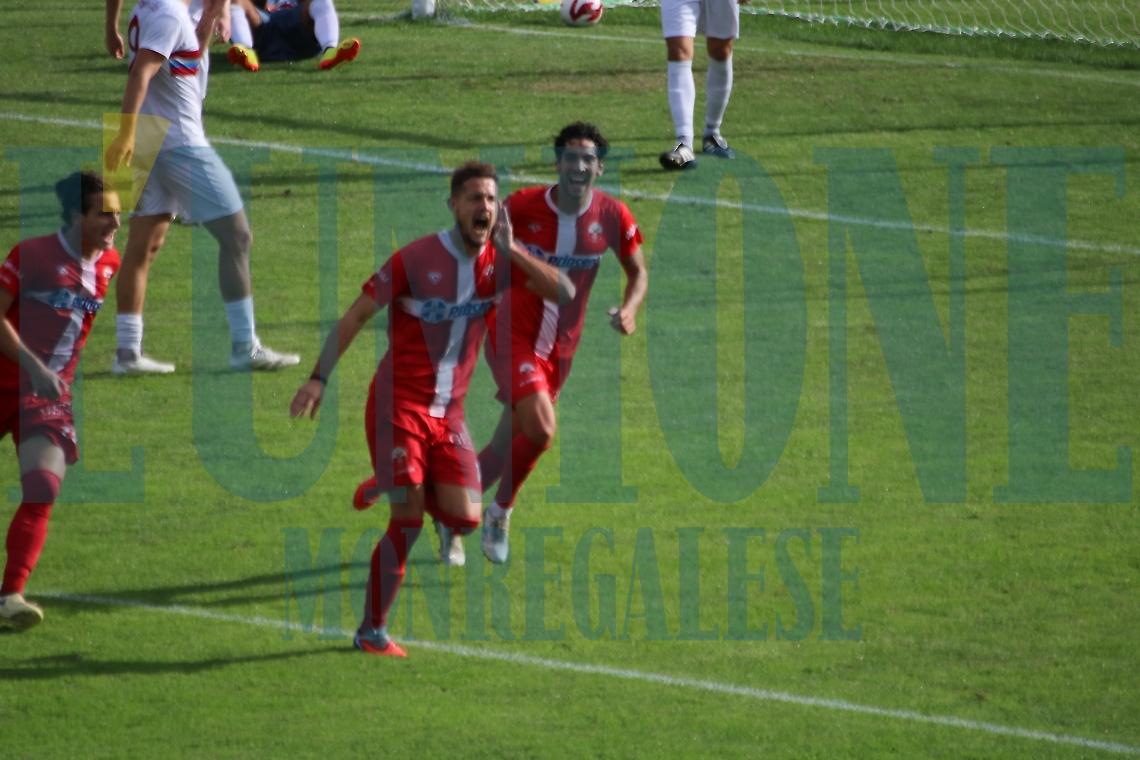 Galfré esulta dopo aver realizzato la rete del 2-1