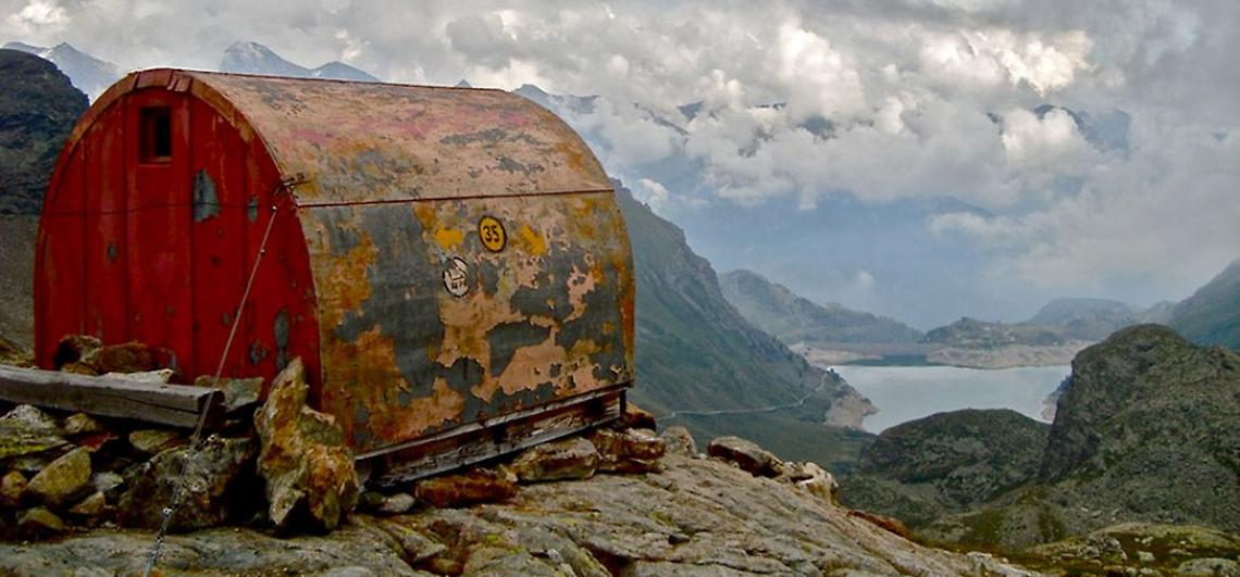Bivacchi Alpini, da cento anni sospesi tra cielo e montagne