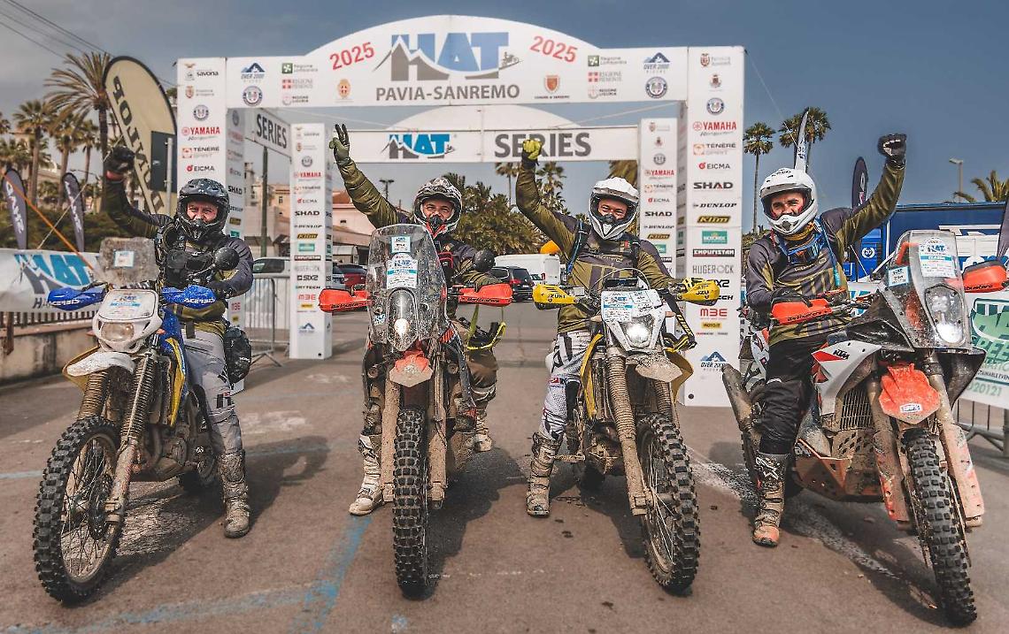 Ruggiti d’altri tempi: l’enduro vintage torna a dare spettacolo con la “Hat Legend”