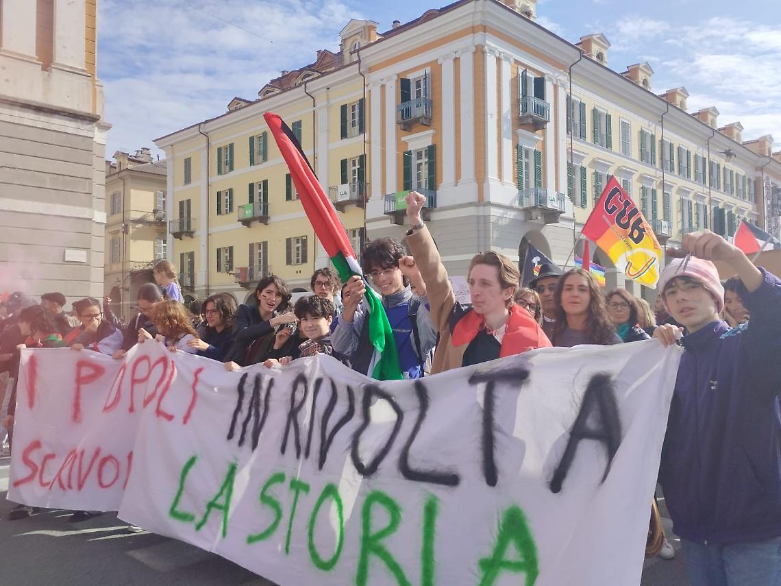 La manifestazione a Cuneo per la Sumud Flotilla
