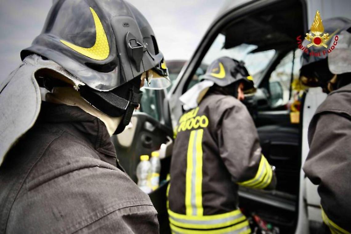 Incendio in casa, morta una persona