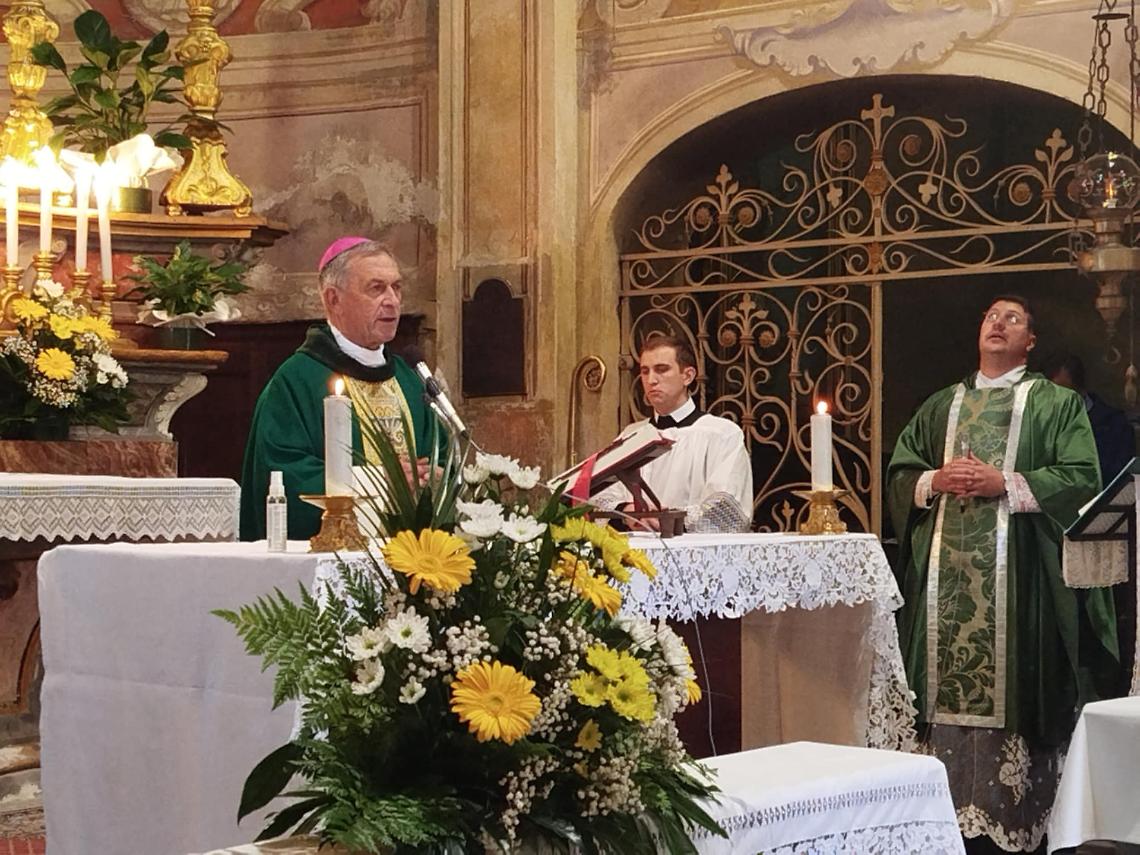 Il vescovo nel piccolo paese con 129 abitanti: «Voi rappresentate tutta la grande Chiesa»