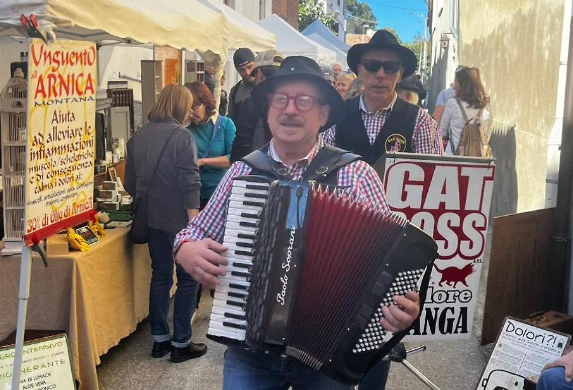 Dopo 40 anni rivive la storica canzone simbolo del paese, scritta dal parroco