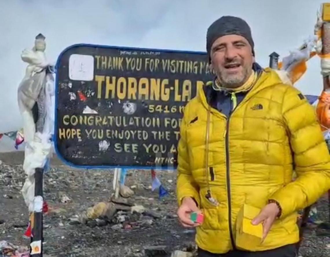 Giocano a "bocce quadre" sull'Himalaya