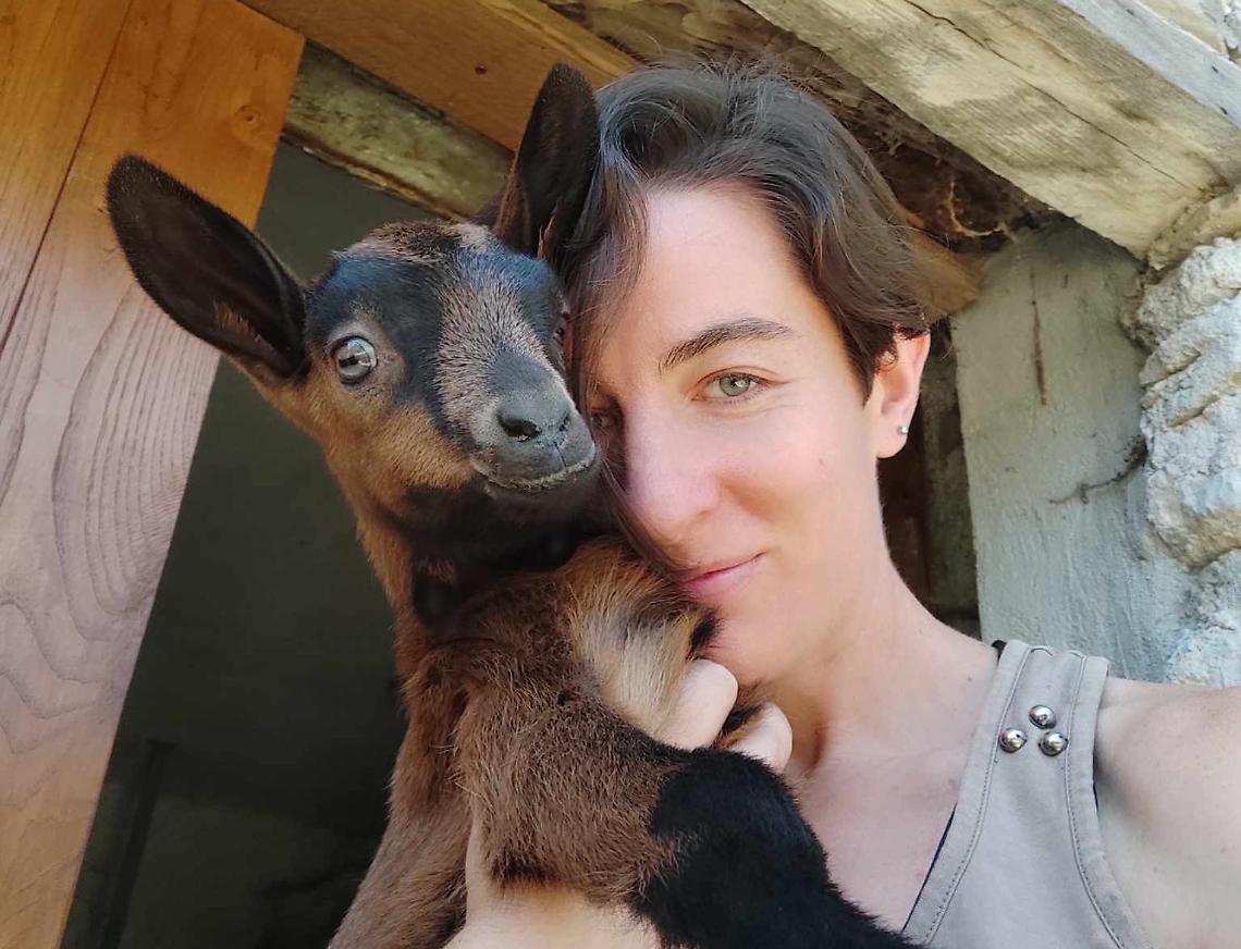 Dalla laurea ai pascoli: Marta, la giovane pastora che ha scelto gli animali e la natura