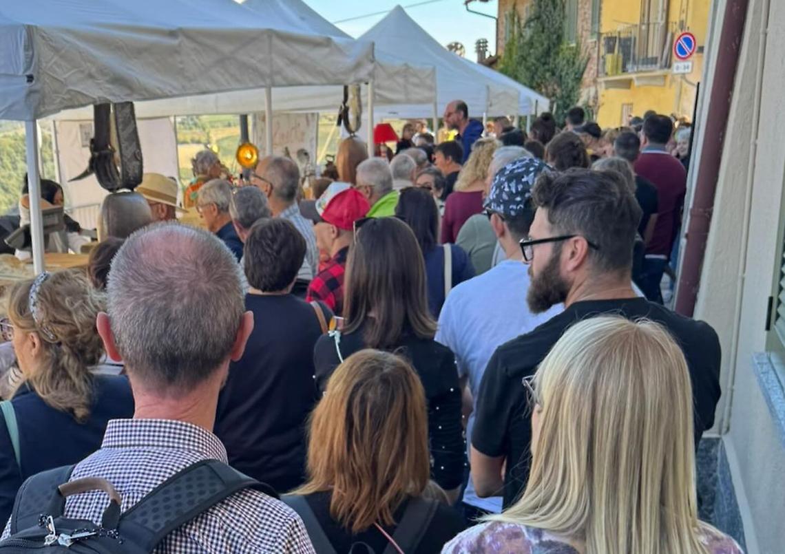 Code per mangiare e spazi affollati: la Fiera della Zucca "dei 60 mila", analizza le criticità 
