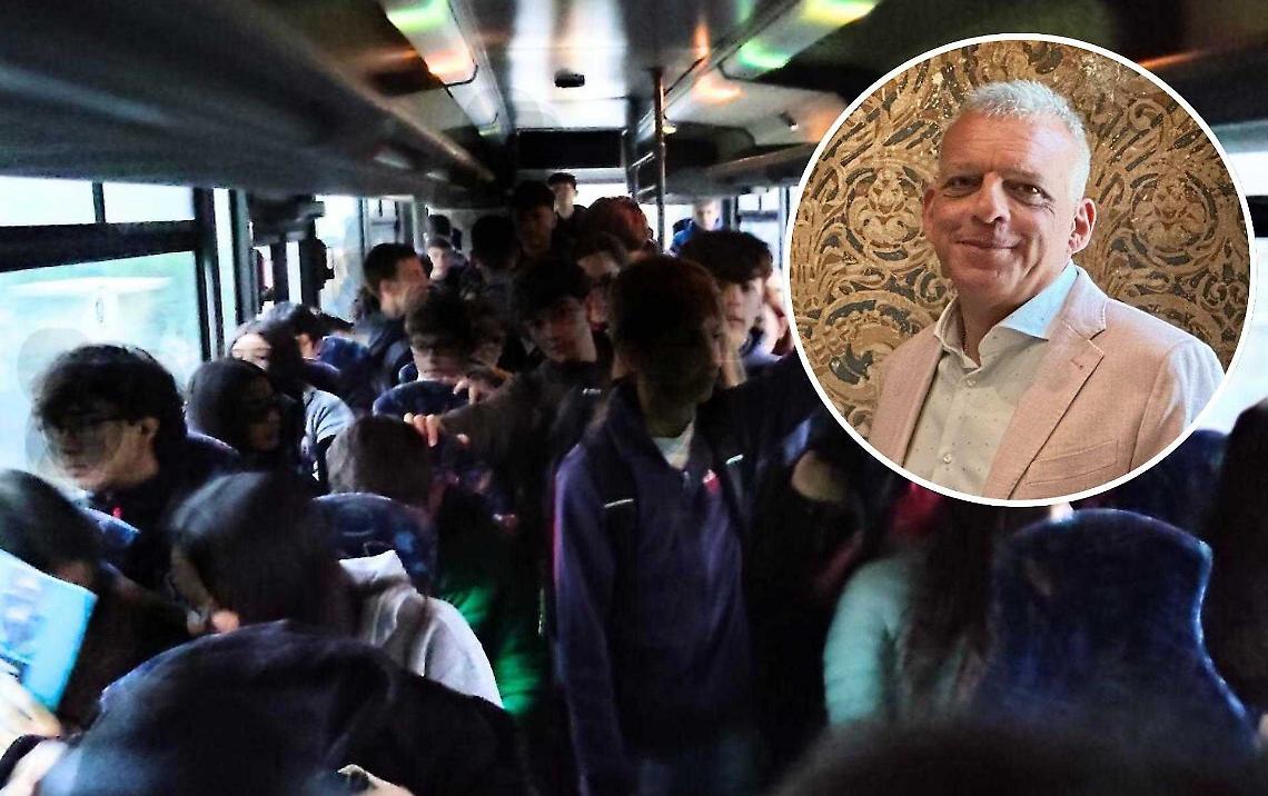 Il sindaco prende il bus degli studenti per testimoniare i disagi