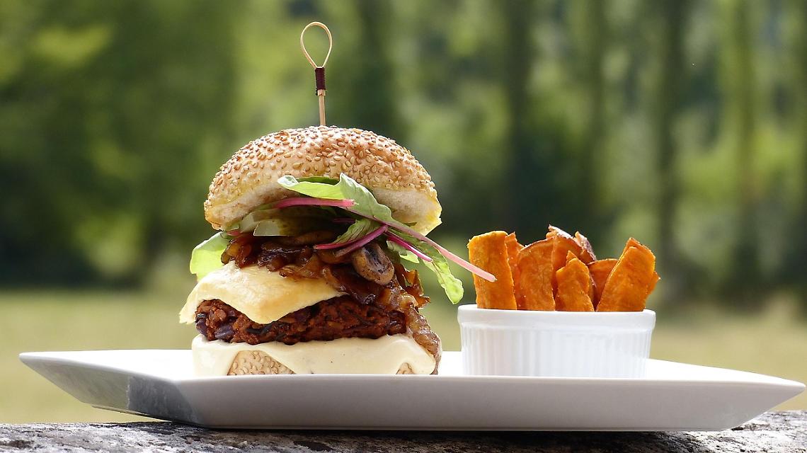 Stop a nomi come "hamburger" o "salsiccia" per prodotti vegetali o sintetici