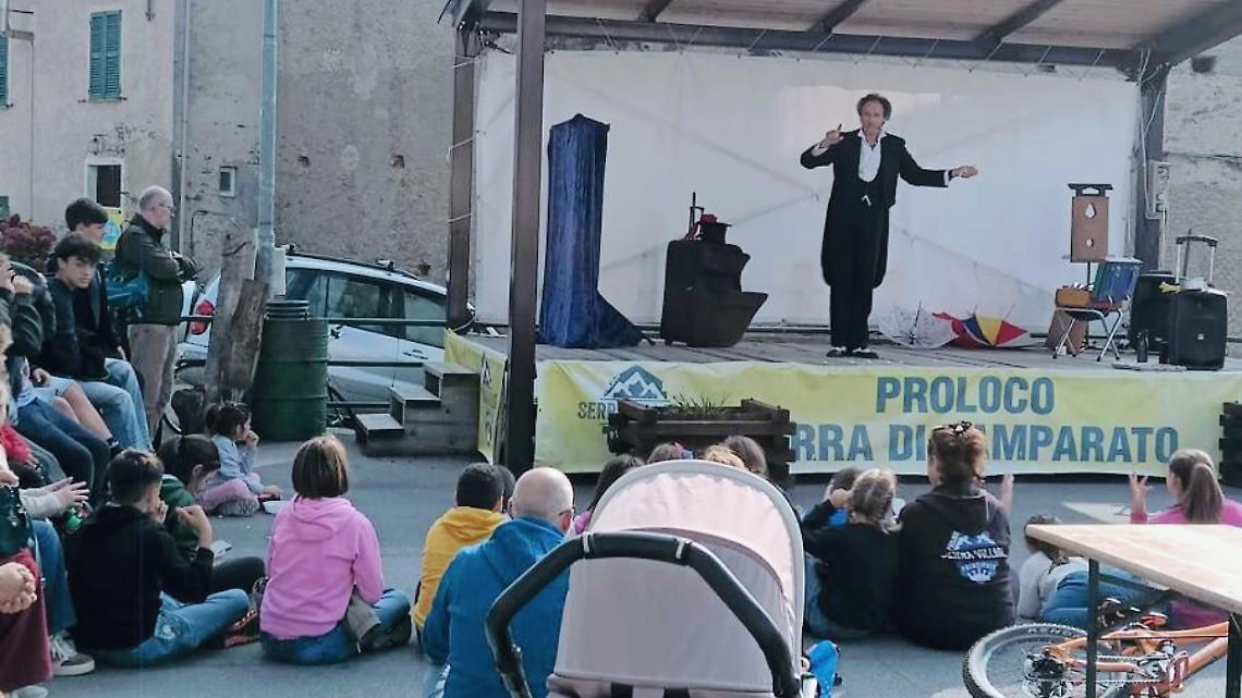 Serra celebra l’autunno con gusto e allegria: successo per la castagnata della Pro Loco