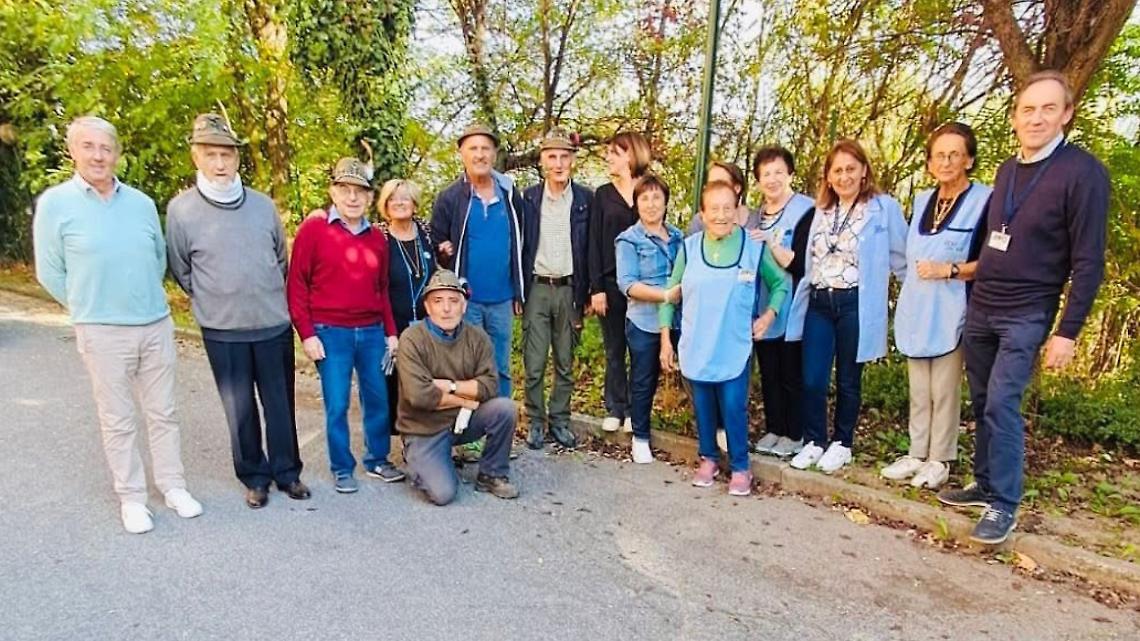 Castagne, sorrisi e solidarietà con gli Alpini e l’Avo di San Michele