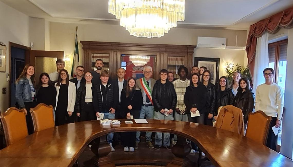 Il sindaco ai neomaggiorenni: «Non chiudete le idee in una stanza, fatevi sentire»