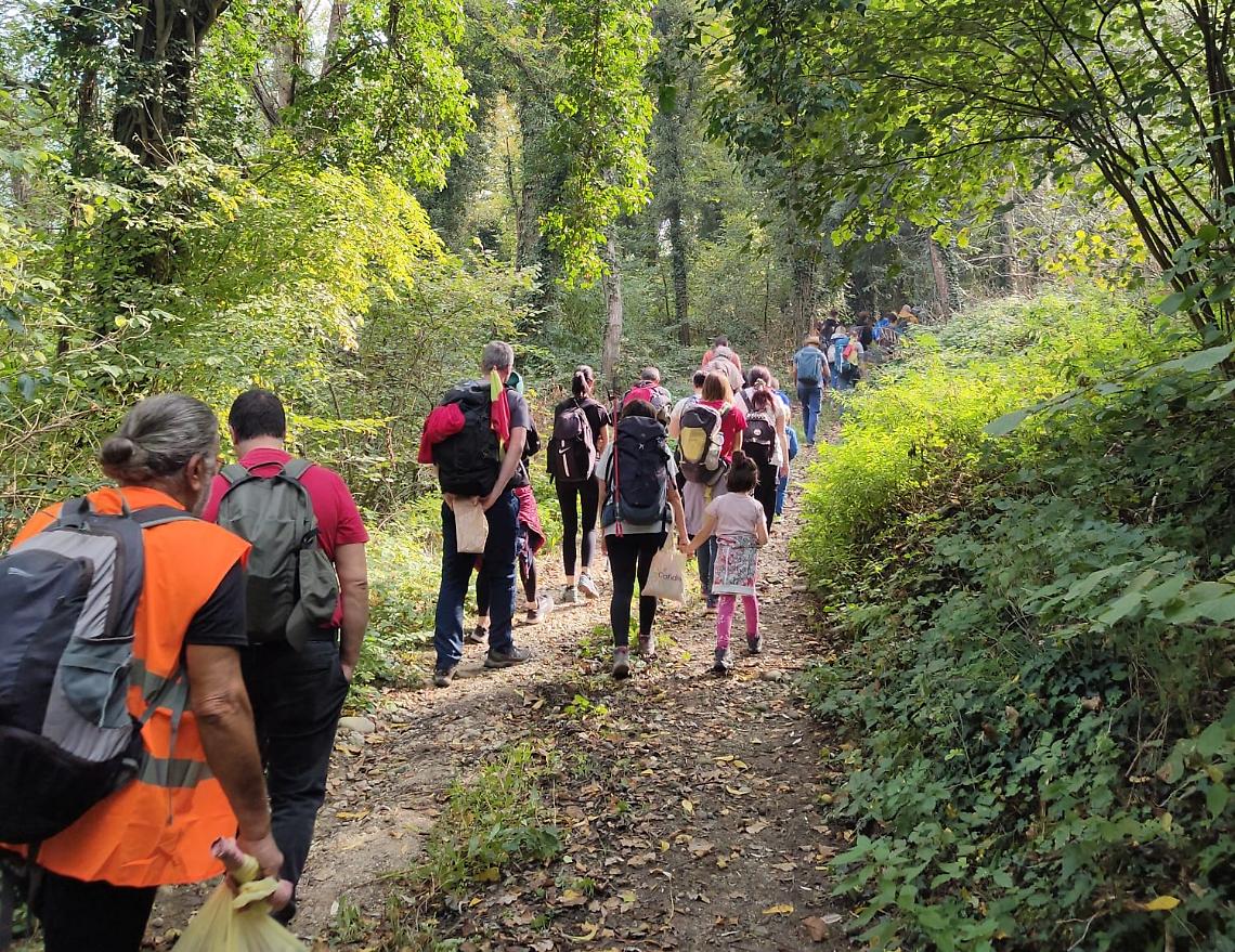 Famiglie a passeggio nella natura, tra vecchi ruderi, cascate e... tesori da scoprire