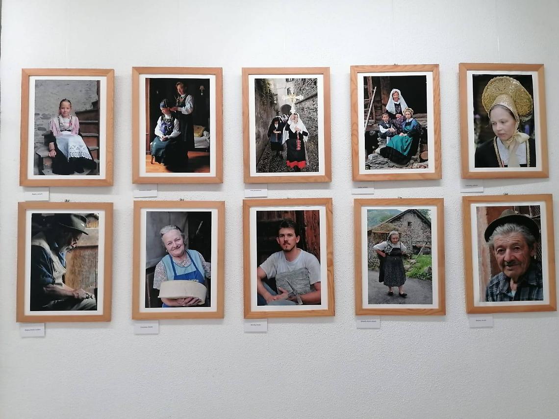 La vita nelle valli alpine del Piemonte: gli scatti di Porro emozionano a Torino