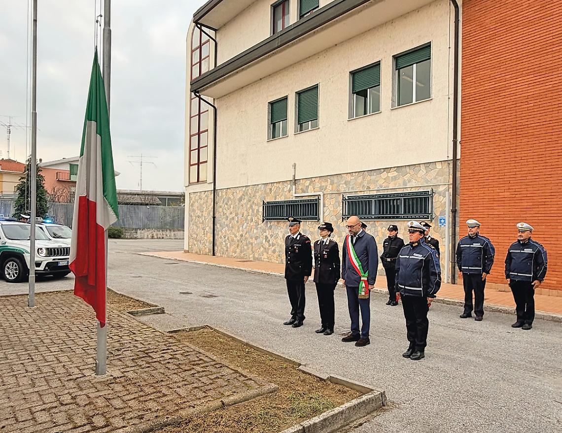 Carabinieri uccisi nell'esplosione: Mondovì si stringe attorno all'Arma nella giornata di lutto