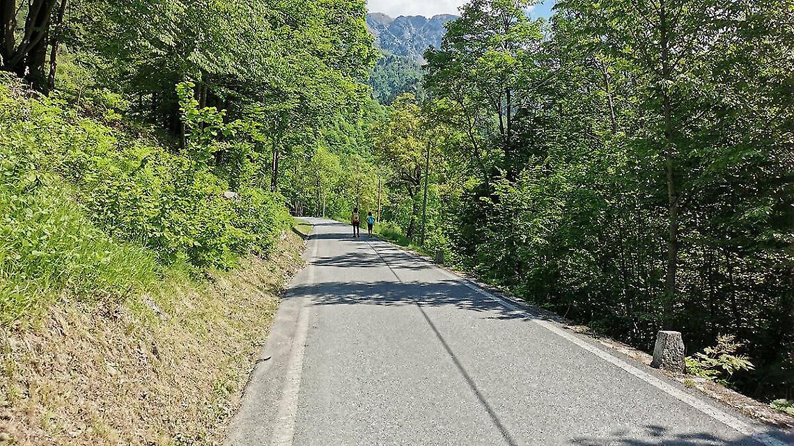 Via libera a escursionisti e auto nel weekend sulla strada a Pian delle Gorre