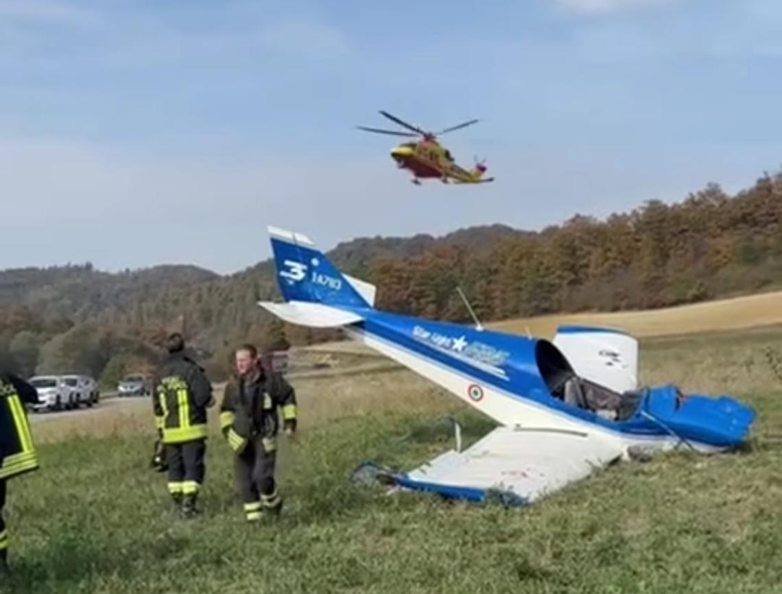 Ultraleggero si schianta al suolo in fase di atterraggio: due feriti