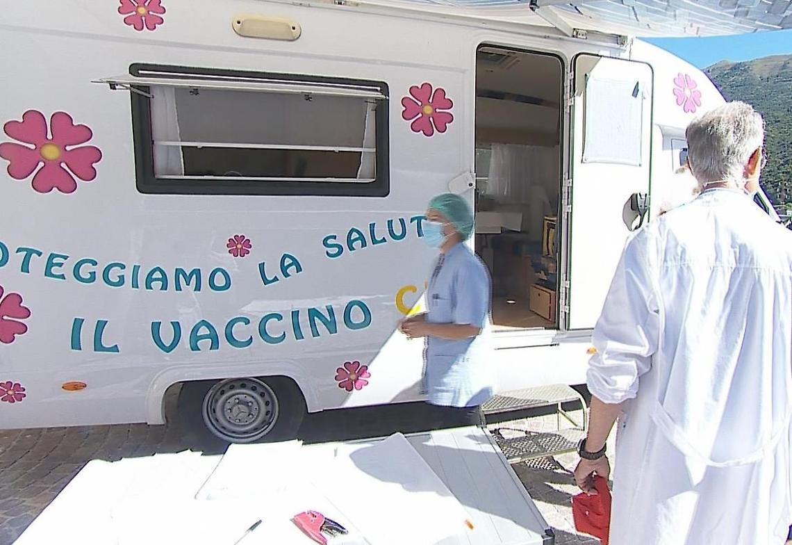 Nelle aree periferiche i vaccini arrivano... a “domicilio” con il camper
