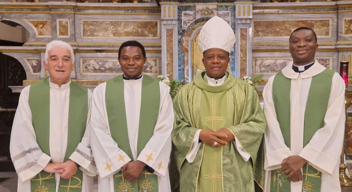 Quando la fede unisce i continenti: Ceva abbraccia la Chiesa nigeriana