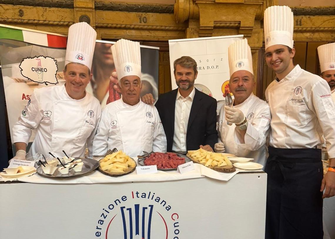 I cuochi del Cuneese con chef Bartolini alla "Festa del cuoco" di Genova