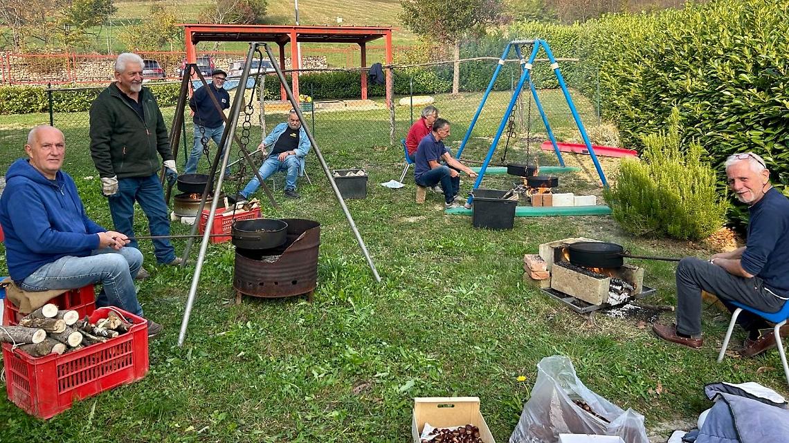 Tra giochi e “mundaj”: piccoli e grandi insieme per la castagnata di Vicoforte
