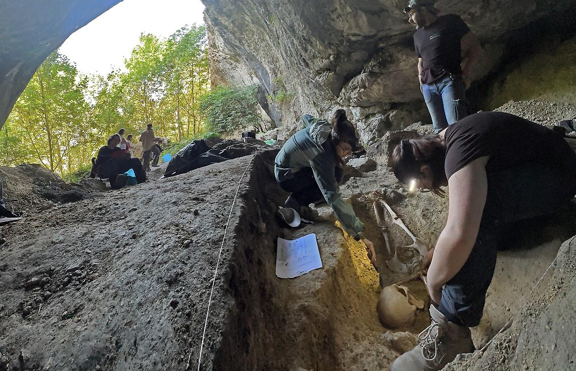 Viveva ai margini e fu sepolta in una grotta 500 anni fa: chi era la "signora di Aisone"?