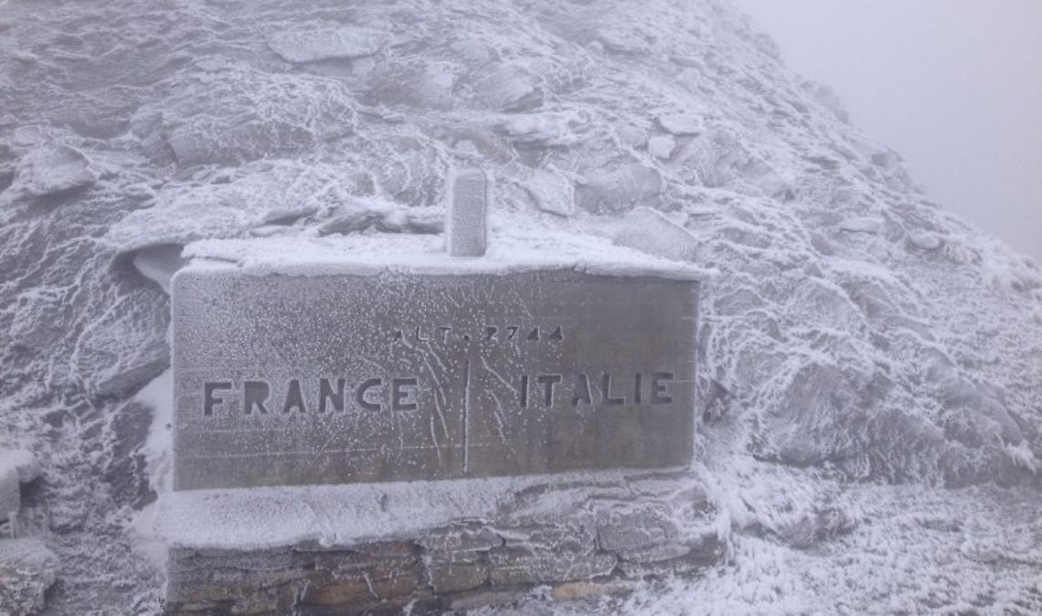 Prime nevicate: chiuso al traffico il Colle dell'Agnello, per tutto l'inverno