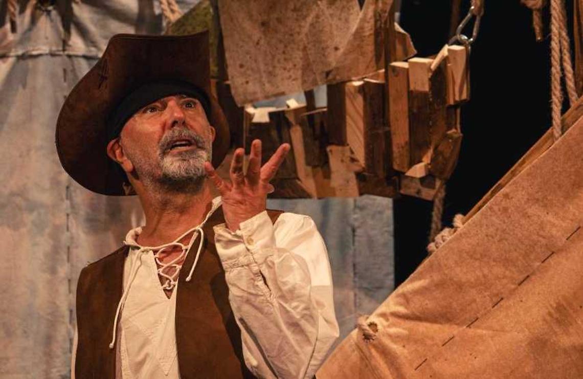 «Voglio farvi ridere… e magari lasciarvi un pensiero in tasca»