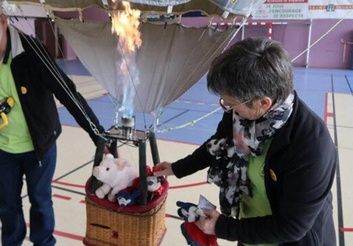 Accade davvero: le mini-mongolfiere fanno volare... i peluche!
