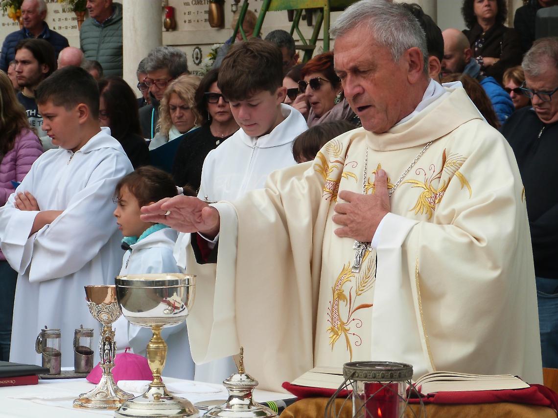 Visita pastorale: a Beinette la Messa per Tutti i Santi: «Qui siamo tra le radici della vostra comunità»