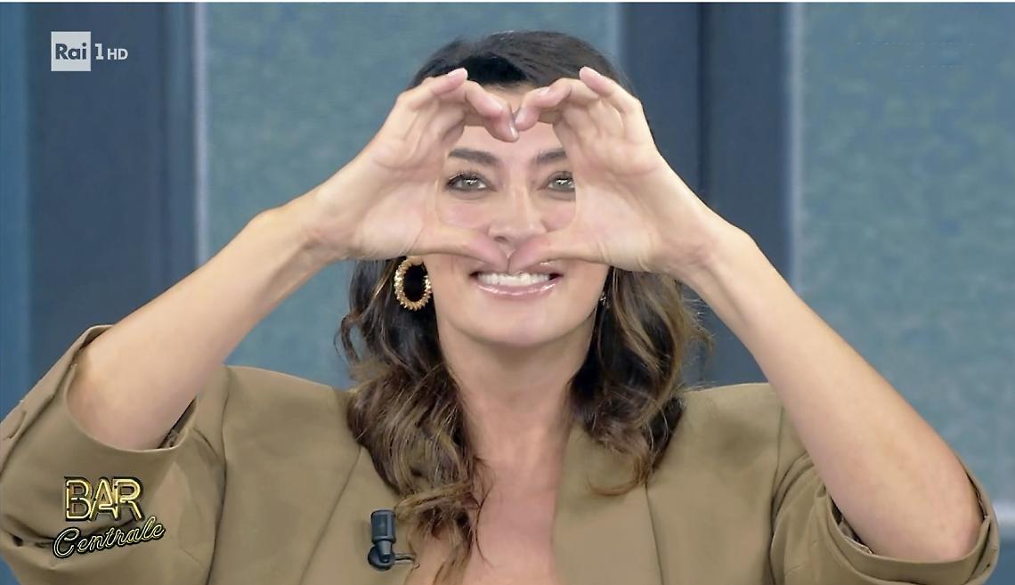 Elisa Isoardi porta l’Italia a Ormea: al Bar della Stazione le telecamere di Rai Uno