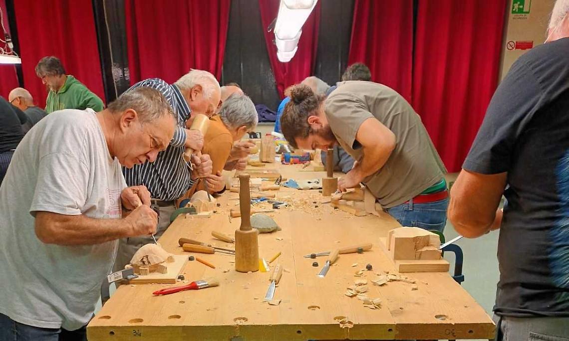Torna a Niella Tanaro il corso di scultura in legno: arte, passione e benessere per tutti