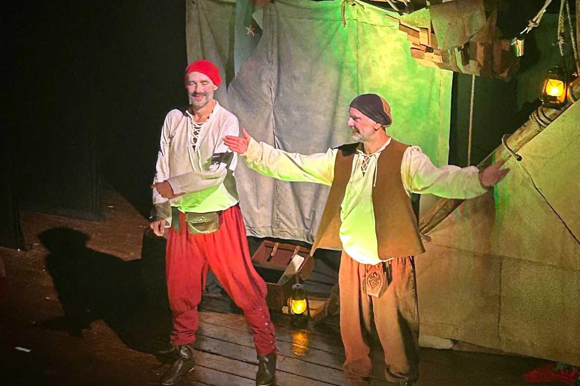 Teatro "Marenco" gremito per Alciati e Mao: risate, sogni e satira