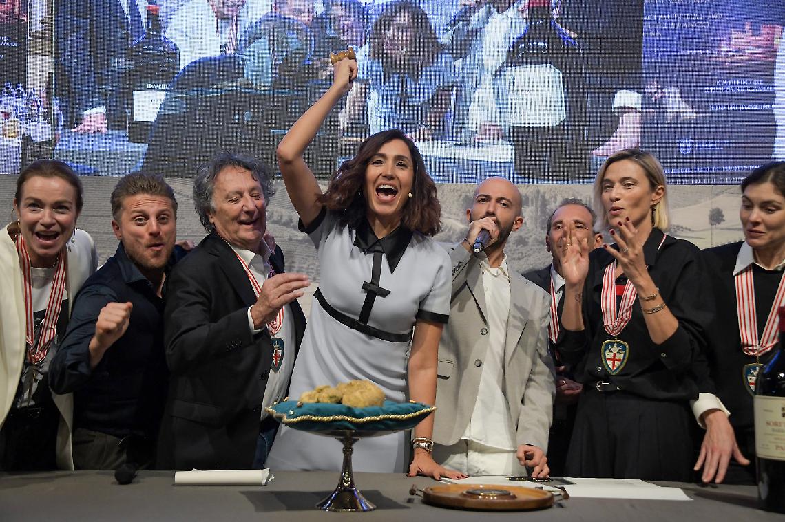 Tartufo Bianco d’Alba incanta il mondo, da Grinzane a Hong Kong: 502.000 euro di solidarietà