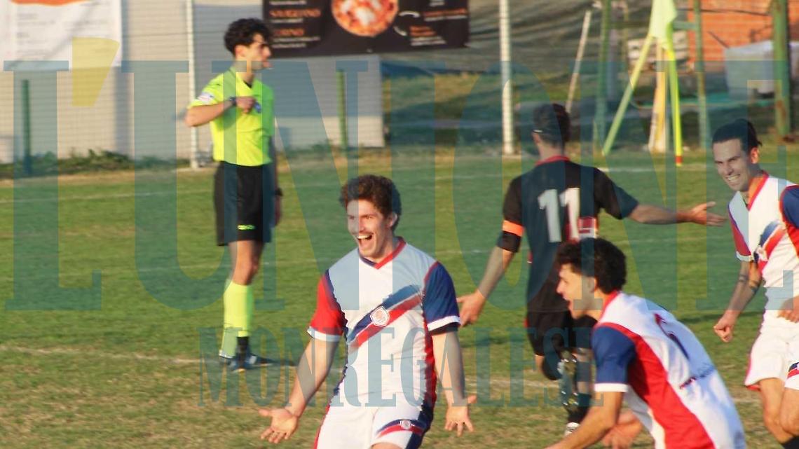 Svetta di testa da corner, Simone Pechenino decide il derby