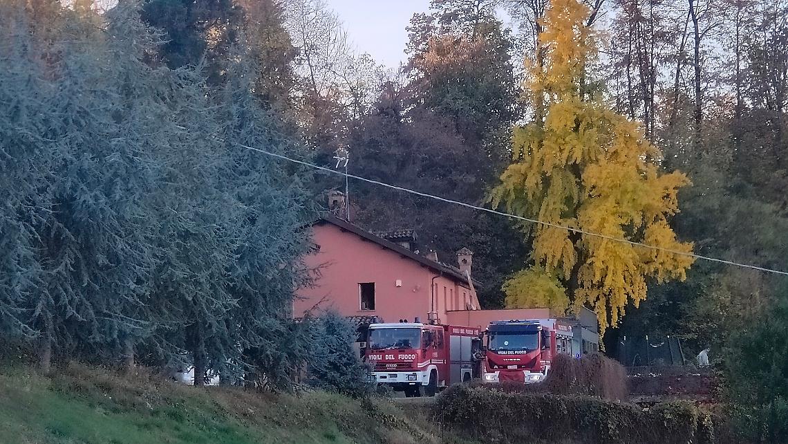 In fiamme il tetto della villetta: nessun ferito, ma gravi danni a Piazza