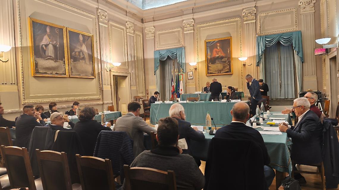 DIRETTA VIDEO - Fondi in bilancio,  regolamenti e ordine del giorno su Ospedale: il Consiglio comunale