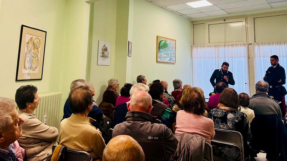 Grande partecipazione all’incontro contro le truffe al Centro Anziani