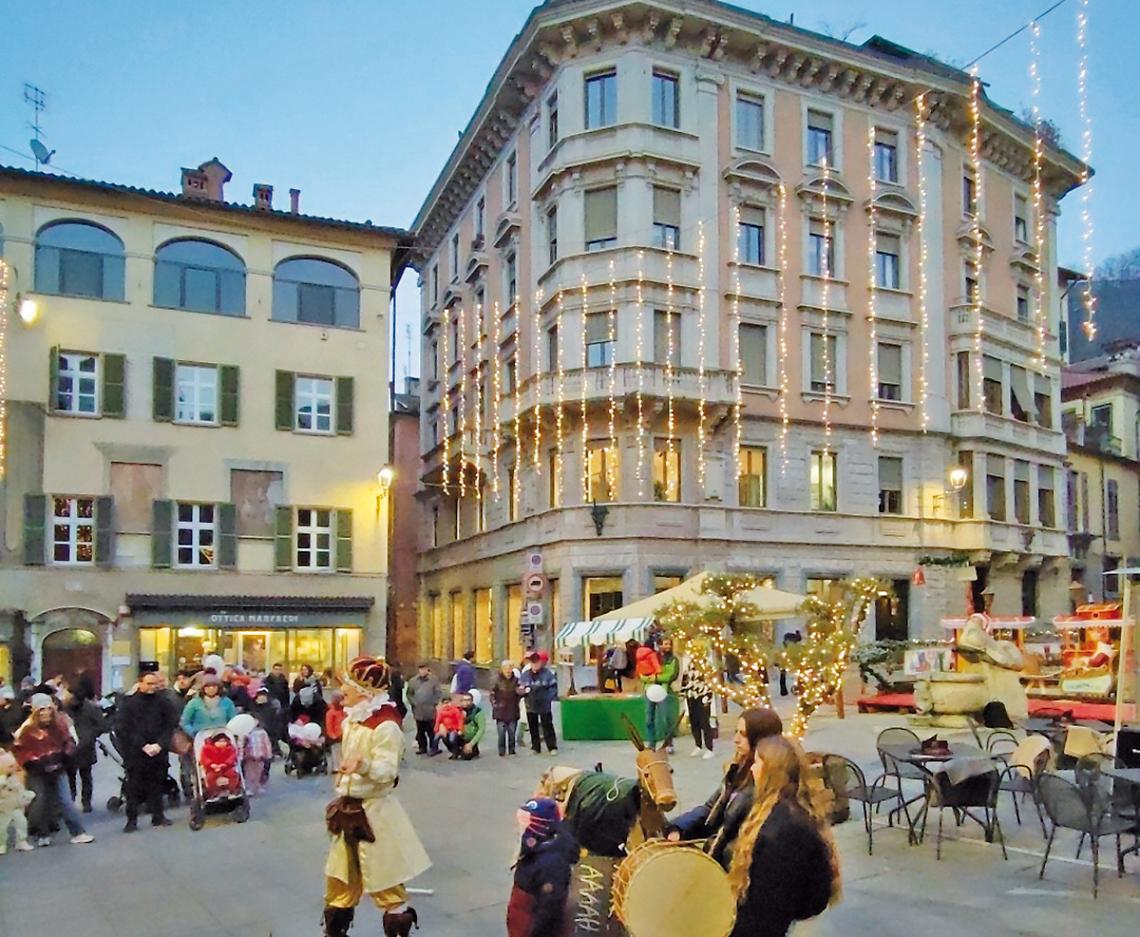 Eventi, luci e musica a Natale: «Per aiutare il centro storico e i negozi»