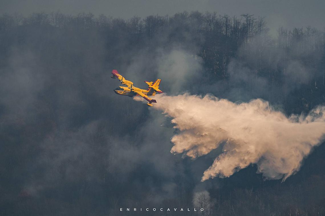 Squadre AIB da mezzo Piemonte per l'incendio, si attende anche la Colonna mobile