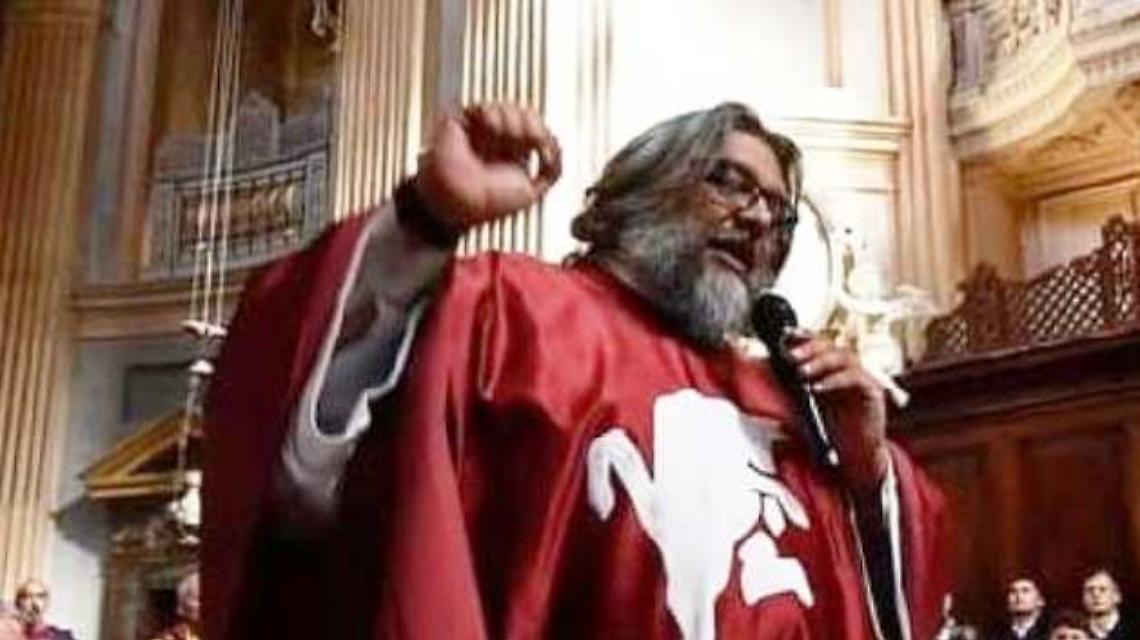 Don Riccardo, il prete del Toro, resta in prognosi riservata: «Forza, siamo tutti sugli spalti per te»