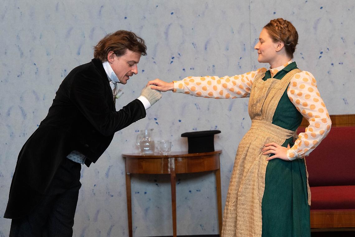 Risate, nevrosi e confessioni proibite: parte la nuova stagione del Teatro "Marenco"